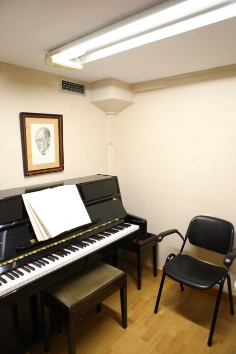 Aula de piano calle Almirante Cadarso Escuela Musica aurora audición